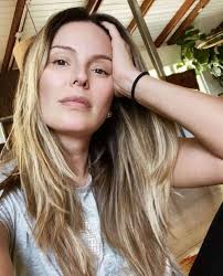 Esta es la foto en la que claudia bahamón dijo estar dudando de cortarse el pelo. Fotos De Claudia Bahamon Mostrando La Cola En Bikini