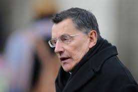 Johnny: Jean-Claude Camus prend acte de la décision "la mort dans l'âme"