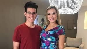 Andressa urach está internada na uti do hospital. Em Busca De Uma Nora Andressa Urach Pede Por Namorada Para O Filho Enviem Curriculo Istoe Independente