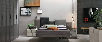 È il luogo deputato al riposo, al relax e alla meditazione e la scelta dei colori per le pareti di una camera da letto dovrebbe essere ben ponderata, ancor più di quella degli altri locali della casa. Letto Matrimoniale Skyline Tomasella