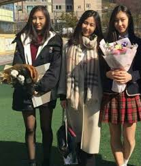 Watch popular content from the following creators: Feather S On Twitter Lee Chaeyeon And Lee Chaeryeong Graduation Photo With Their Mom Produce48