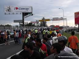 The accident occurred at 2.54am on sunday along km4 of the bridge linking penang island with the mainland side of the malaysian state, malaysian media reported. Penang Bridge Shuttercount