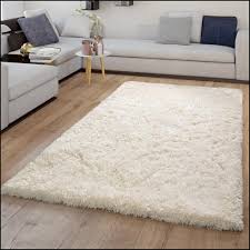 Weiß ist eine farbe, die nicht mehr gegensätze in sich vereinen könnte und doch so für sich selbst steht wie keine andere. Teppich Hochflor Flokati Look Flauschig Kaufland De