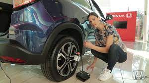 Saya nak beli kereta terpakai yang berusia 2 tahun setengah secara tunai.bagaimana saya nak pastikan yang pemilik. How To Use A Honda Hrv Tyre Repair Kit Youtube