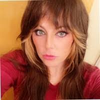 Melina Theriault's Instagram, Twitter & Facebook