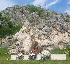 He was the most prominent modern croatian sculptor and a leading artistic personality in contemporary zagreb. Obiljezena 28 Godisnjica Napada Marticeve Policije Na Vrpolje I Potkonje Sibensko Kninska Zupanija
