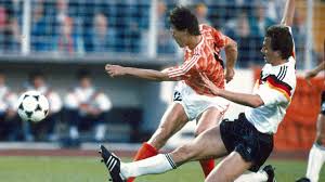 Nederland ontsnapt tegen ierland en gaat naar halve finale. Terug Naar Het Ek 88 Het Volksparkstadion Is Van Oranje Rtl Nieuws