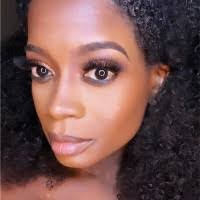 Monique Barr's Instagram, Twitter & Facebook