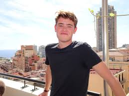 Ipanema), livre dans lequel elle révèle être atteinte d'endométriose. Demain Nous Appartient Rencontre Avec Xavier Widhoff Jules Corkas