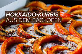 Bevor du den kürbis im ofen backen kannst, muss er zunächst gründlich gewaschen und der stiel abgetrennt werden. Hokkaido Kurbis Spalten Aus Dem Backofen Paleo Rezepte A Boy From Stone Age