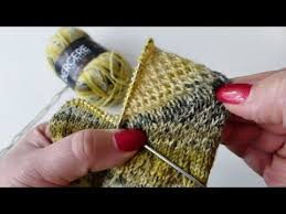 Sie können den schaft nun komplett im rippenmuster, glatt rechts oder mit muster weiterstricken. Verstarkte Bumerangferse Stricken Youtube