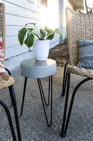 Looking For A Fun And Simple Diy Project For Summer Learn How To Make These Concrete Side Table That Can G Concrete Diy Concrete Projects Small Outdoor Table
