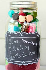 33 Cute Mother S Day Ideas That All Come In Mason Jars Mason Jar Gifts New Mom Gift Basket Mason Jar Gifts Diy