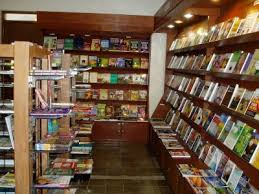 Menyusun rak buku boleh menjadi menyenangkan, baik untuk pustakawan anda atau penghias dalaman dalaman anda. Menata Buku Di Rumah Kebun Buku