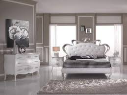 Camera da letto bianca classica i modelli classici per una camera bianca affondano le loro radici nella tradizione, rimandando al più raffinato design italiano ma anche ad atmosfere nordiche come quelle del liberty o del provenzale. Pin Su Cose Da Comprare