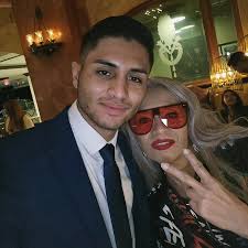 Great style and great looks from @uphead.up #modeling #uphead #velez  #velezboxing #elpaso #laurasproductions #cielovistamall