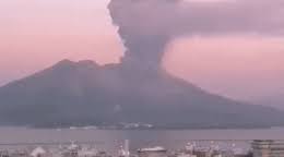 Download volcano gif and use any clip art,coloring,png graphics in your website, document or presentation. Spectacular Sakurajima Volcano Eruption Produces Enormous Ash Cloud