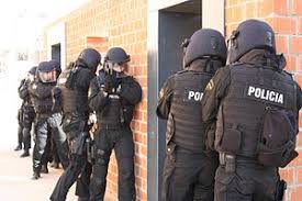 Actuar en la toma de rehenes o secuestros en los que se ha localizado la ubicación de la persona o las personas secuestradas. Grupo Especial De Operaciones Wikipedia La Enciclopedia Libre
