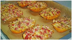 Einfache Pizzabrotchen Pizzabrotchen Lebensmittel Essen Rezepte