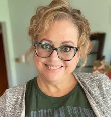 Dorinda Davis's Instagram, Twitter & Facebook