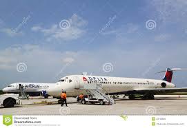 Delta Airlines Mcdonnell Douglas Md 80 And Jetblue Airbus