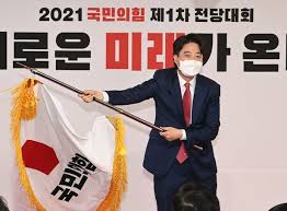 尹 배제 연대설…이준석 뇌피셜 vs 나경원 합리적 의심. Rmekoo8a1w8zcm