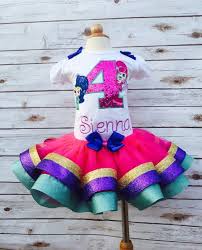 Follows the magical adventures of fraternal twin genies, shimmer and shine, who unintentionally create chaos while attempting to grant wishes for their human best friend, leah. Shimmer And Shine Outfit Take Off For Zahramay Falls With These Shimmer And Shine Party Ideas Popsugar Family Photo 12