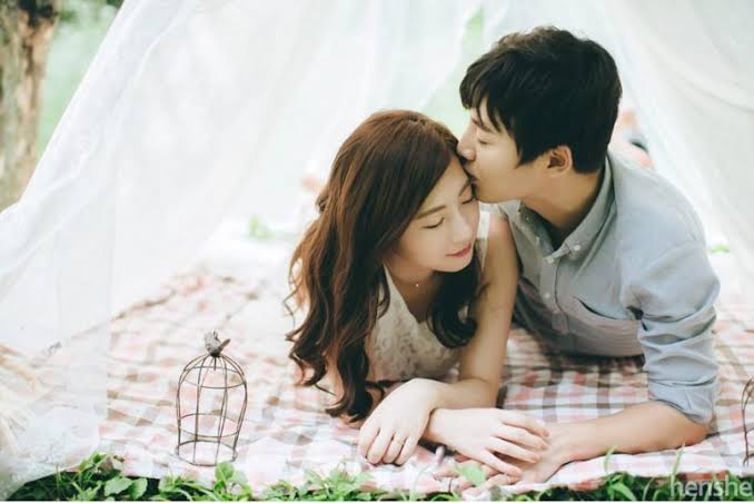 12 Korean Couple Photoshoot Ideas That You'd Definitely Want To Try Out! - OneThreeOneFour Blog