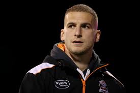 Tigers star extends despite minimum-wage offer