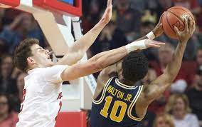 Derrick Walton Has A Record Setting Game As Michigan Dominates Nebraska In A 93 57 Win Nebraska Michigan College Hoops