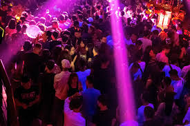 Nous avons trouvé 5 075 locations de vacances — indiquez vos dates de séjour. Les Infos De 8h Discotheque Ouverte En Isere Une Vingtaine De Soirees Clandestines Organisees