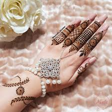 Pearl Hand Chain Eid Hand Jewelry Ek Angla White Pearl Etsy In 2020 Hand Chain Mehndi Designs Hand Jewelry