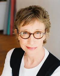 Robyn Duke's Instagram, Twitter & Facebook