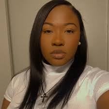 This girl can be Biggies little sister or sum.👯‍♀️Check the comments to  see her video👇🏽😂