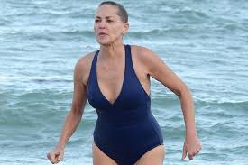 Шэрон вонн стоун (sharon vonne stone). Sharon Stone S Got Bathing Instinct As She Braves The Autumn Cold For A Dip Mirror Online