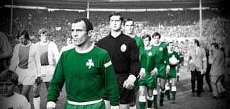 Astros - Ο «στρατηγός» του ελληνικού ποδοσφαίρου, Μίμης Δομάζος Το βιογραφικό του Μίμη Δομάζου. Ο Μίμης Δομάζος γεννήθηκε στην Αθήνα στις 22 Ιανουαρίου του 1942 και πέθανε στις 24 Ιανουαρίου 2025, αποτέλεσε