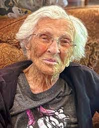 Rochelle Fedkenheuer's Instagram, Twitter & Facebook