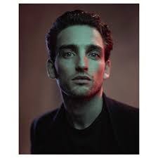 Laurie Davidson's Instagram, Twitter & Facebook