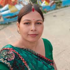 Came home and found Chloe sitting like this 😆 cats are weird 🥰