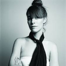 Denalane präsentierte einen song, ebenso die kanadische sängerin feist. Feist Melodiva