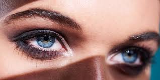 Se maquiller quand on a des lunettes : Pleins Feux Sur Les Yeux A Vos Masques Le Point