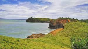 Pantai Karang Bolong Sukabumi Indahnya Pantai Dengan Hamparan Rerumputan