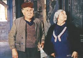 De 1947 à 1949, le renouveau de la production cinématographique est représenté par trois films : Waclaw Kowalski Tragiczna Smierc Syna Tak Wyglada Grob Gwiazdora Samych Swoich I Domu Wideo Super Express Wiadomosci Polityka Sport
