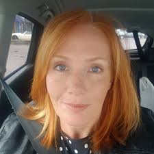 Siobhan is the #RedheadoftheWeek! "People remember meeting a redhead –– it  leaves a lasting impression. Having red hair is a superpower." Submit your  gorgeous photo her: https://howtobearedhead.com/be-the-redhead-of-the-week/