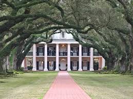 The historic plantation dates back to 1839 when it was built by one of the south's richest landowners to add to his sugar empire. Oak Alley Plantation Louisiana Sophie S World Travel Inspiration