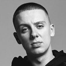 My 3rd favorite rapper from the hip hop community. Fun Facts Before Fame Family Life Popularity Rankings And More British Rappers White Rapper Rappers