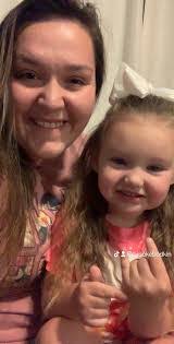 Elisha Hopper's Instagram, Twitter & Facebook