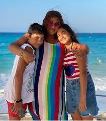 عادل إمام، غادة عادل، هالة صدقي، مي عمر، محمد ثروت، عزت أبو عوف. Ù‡Ø§Ù„Ø© ØµØ¯Ù‚ÙŠ ØªÙ„Ø¬Ø£ Ø¥Ù„Ù‰ Ø§Ù„Ù‚Ø¶Ø§Ø¡ Ø§Ø­ØªÙ…Ù„Øª 5 Ø³Ù†ÙˆØ§Øª Ø¥Ù‡Ø§Ù†Ø§Øª Ø­ÙŠØ§ØªÙ†Ø§ Ù…Ù„Ø§Ù…Ø­ Ø§Ù„Ø¥Ù…Ø§Ø±Ø§Øª Ø§Ù„ÙŠÙˆÙ…