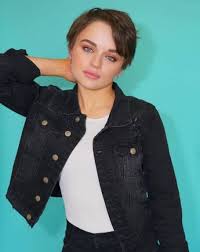 She is thin and has a. Uortvtbejja8wm