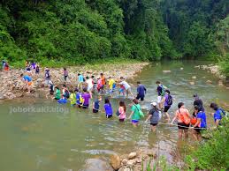 The other popular sightseeing in sungai lembing is the rainbow waterfall, located deep in the forest. Touch Your Rainbow At Sungai Lembing S Rainbow Waterfall Johor Kaki Travels For Food